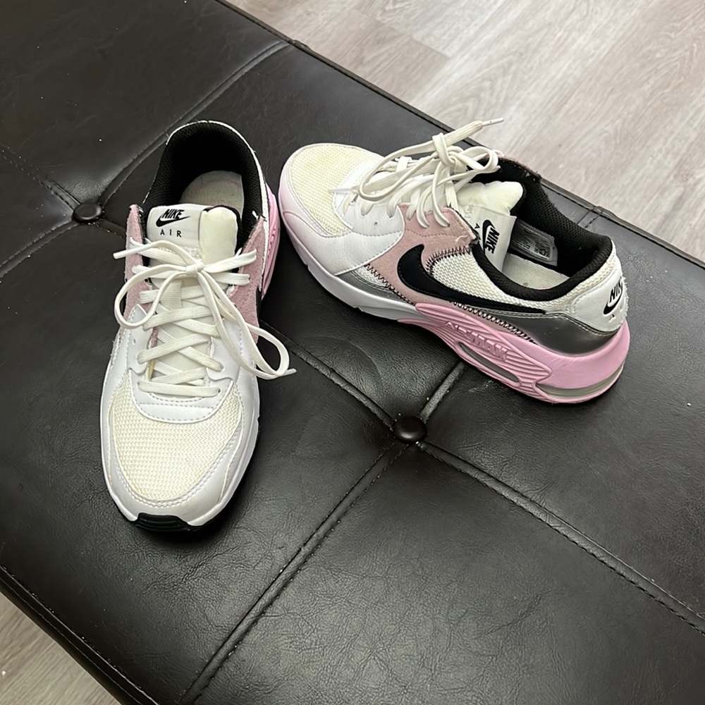 Women’s Nike Air Max size 6.5 Athletic Shoes